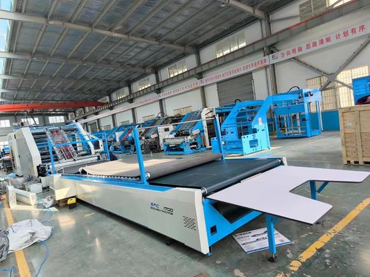 หมุนขอบอาหาร Rack Multifunctional กระดาษต่อกระดาษ 5 Ply Servo Laminating Machine 160m / Min ความเร็วสูง