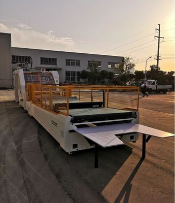1450mm 1650mm Automatic High Speed ​​Flute Label Glue Sticking Flute Laminatorr สำหรับกระดาษลูกฟูก